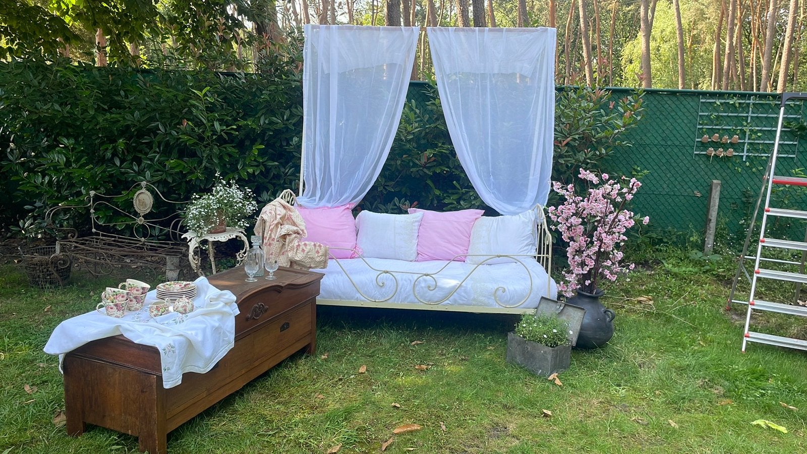 Brocante tuinbed/lounge bank, Ophalen, Zo goed als nieuw, Metaal
