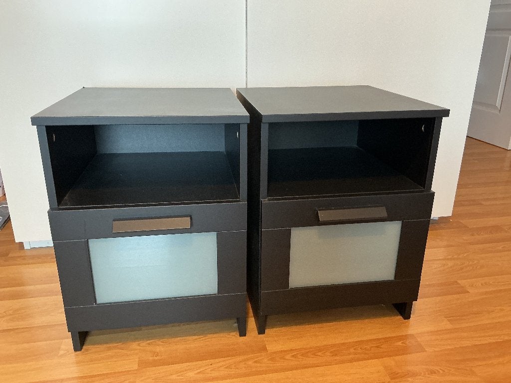 Deux Tables de chevet, Enlèvement, Comme neuf