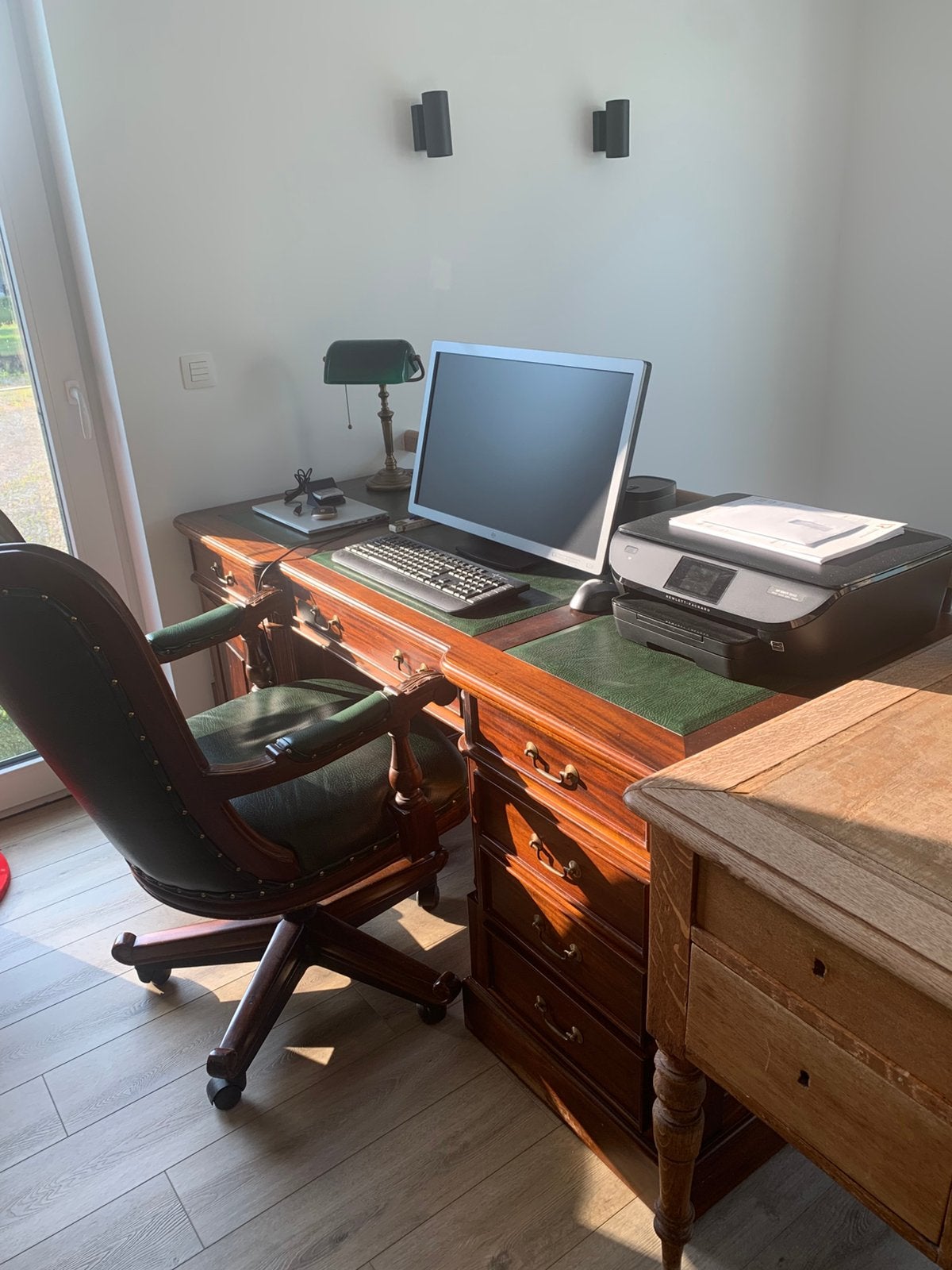 Notaris bureau met stoel, Ophalen, Zo goed als nieuw