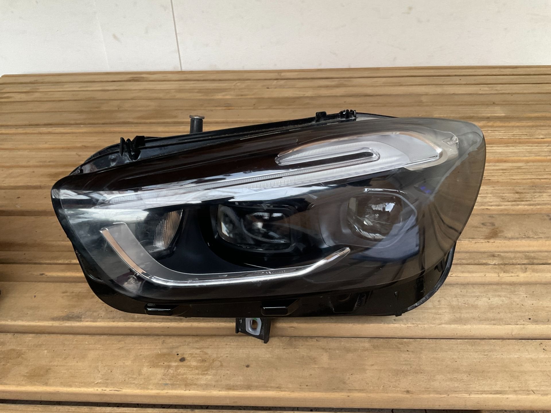 Phare avant gauche multibeam Mercedes Classe B W247 A2479061, Mercedes-Benz AG, Mercedes-Benz, Utilisé, Mercedesstrasse 120
70372  Stuttgart, DE