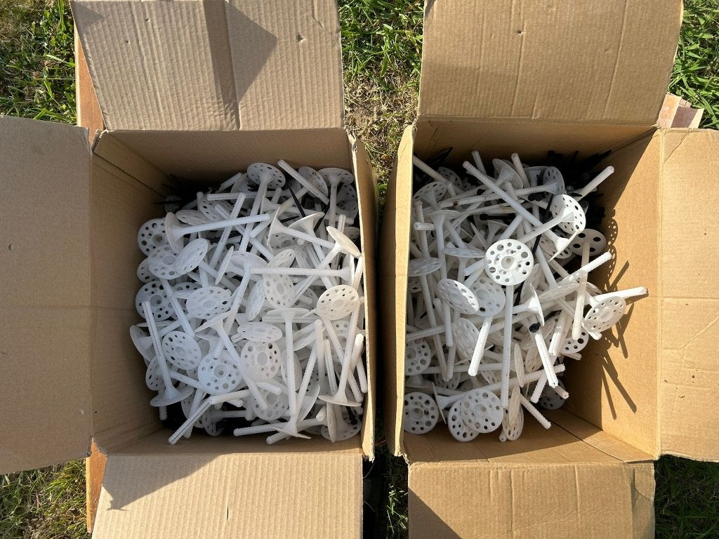 Isolatiepluggen + nagels, Doe-het-zelf en Bouw, Isolatie en Afdichting, Ophalen, Zo goed als nieuw, Overige materialen, Muurisolatie