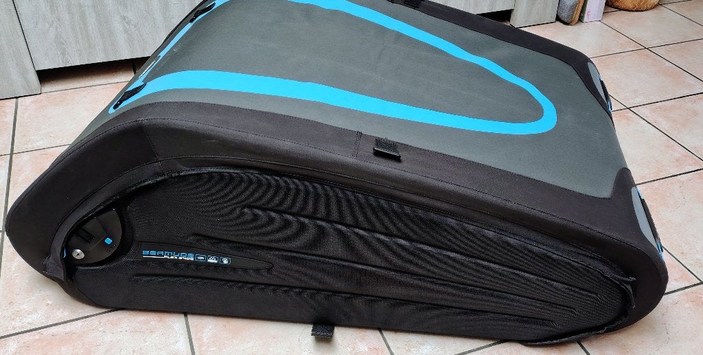 Opvouwbare dakkoffer Bermude flex 3400 + aluminium dakrails, Auto diversen, Ophalen, Gebruikt