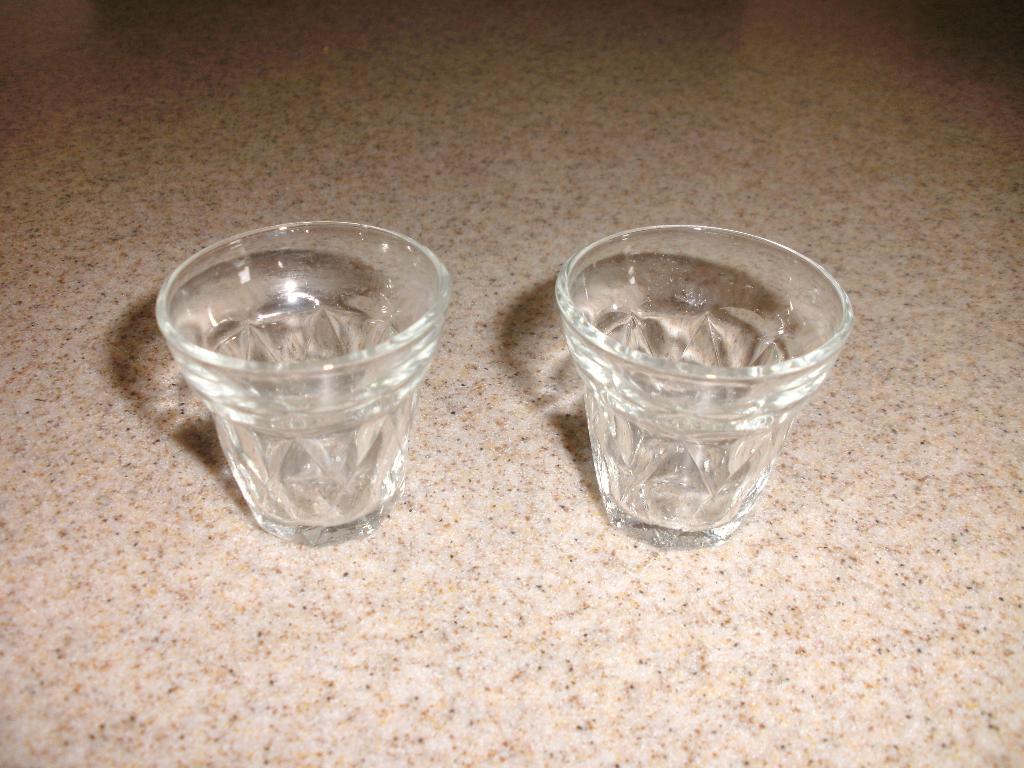 2 borrelglaasjes, Ophalen