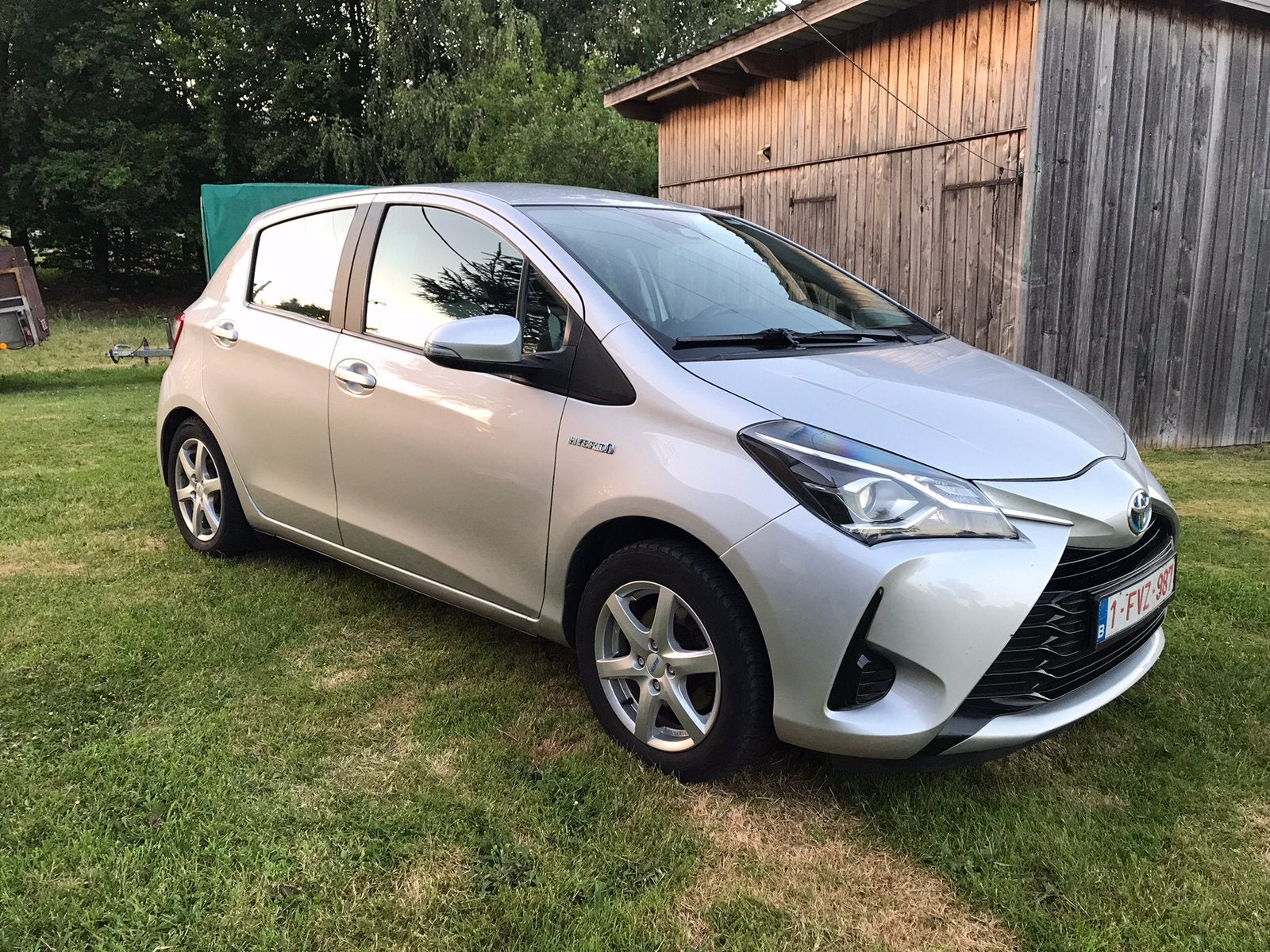 Toyota Yaris 1.5VV-Ti. Hybrid. Euro 6C, Auto's, Toyota, 4 deurs, Euro 6, 4 cilinders, Grijs