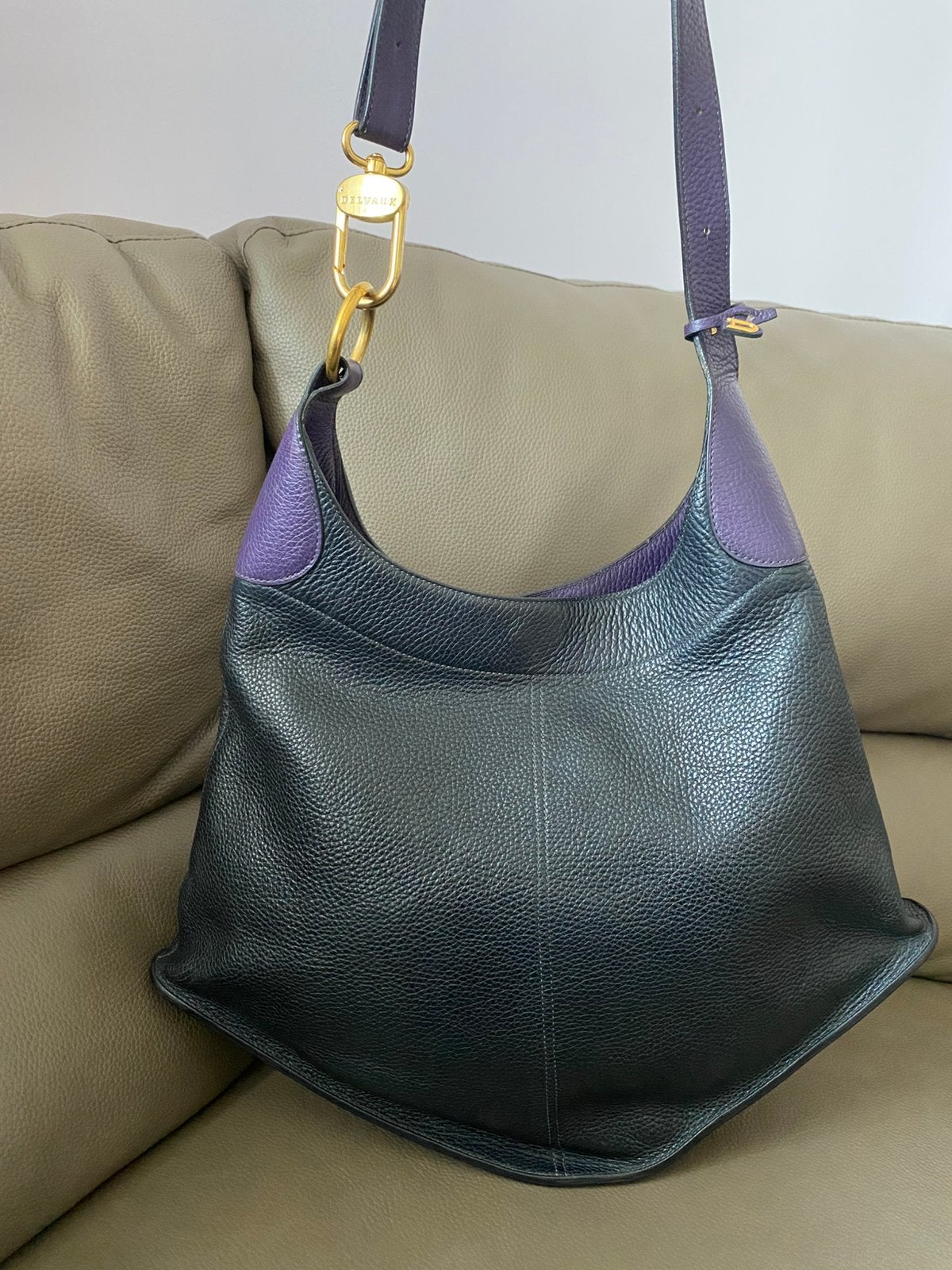 Delvaux Satan bleu foncé/violet années 90, Enlèvement ou Envoi, Comme neuf, Bleu