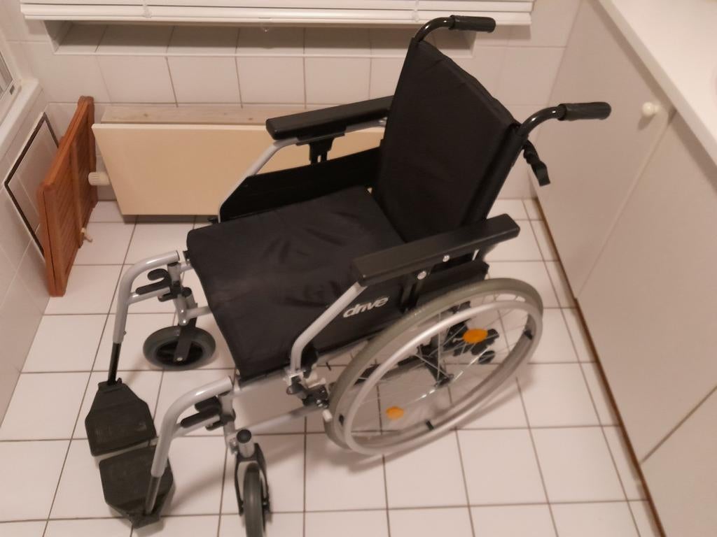 Chaise roulante drive, Divers, Enlèvement, Pliant, Comme neuf, Fauteuil roulant manuel
