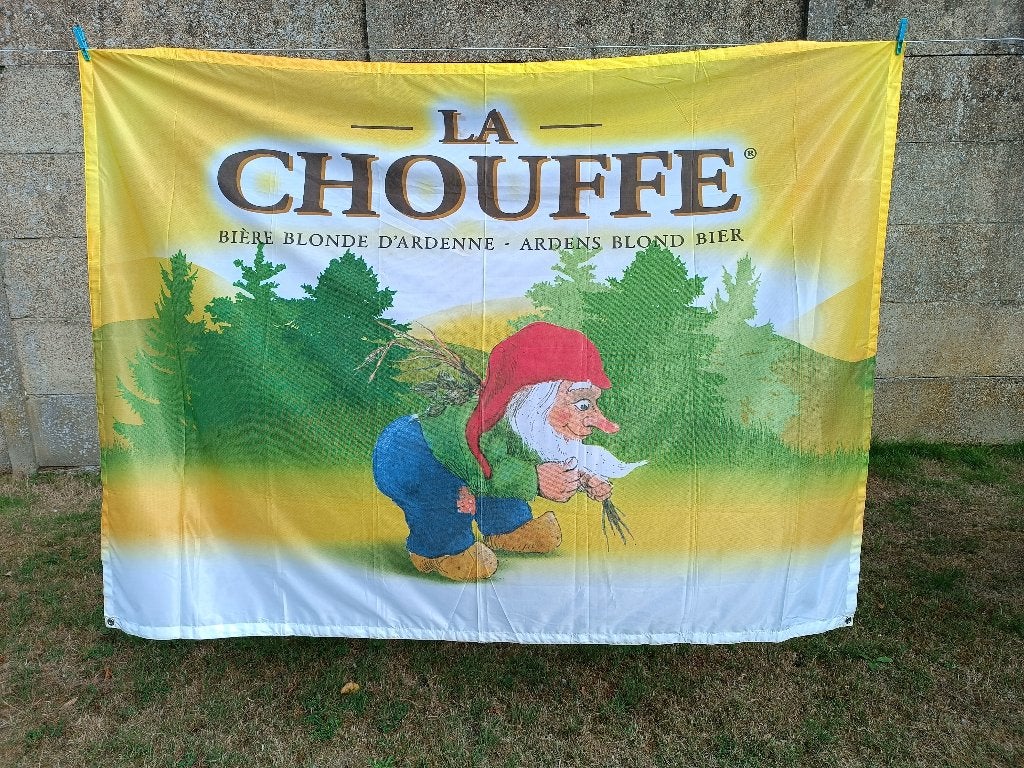 La Chouffe - Grote Vlag - Drapeau - Bier - Biére - Kabouter, Verzamelen, Biermerken, Ophalen of Verzenden, Gebruikt, Reclamebord, Plaat of Schild