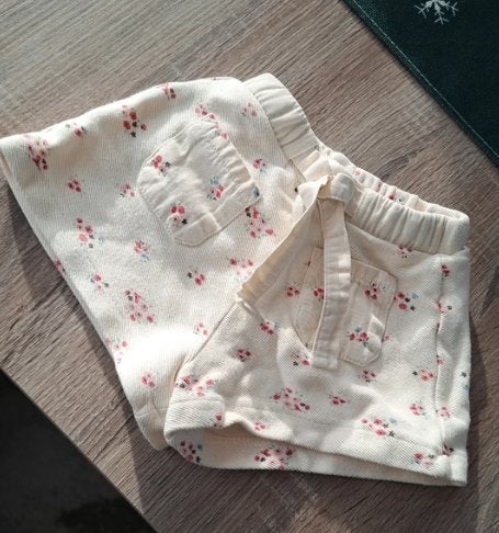 Zara creme short met bloemetjes 18/24 maand - 92, Kinderen en Baby's, Babykleding | Maat 86, Broekje, Meisje, Ophalen of Verzenden