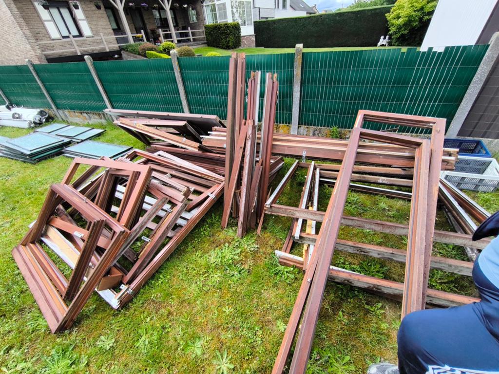 Afbraak hout, glas en rolluiken, Ophalen