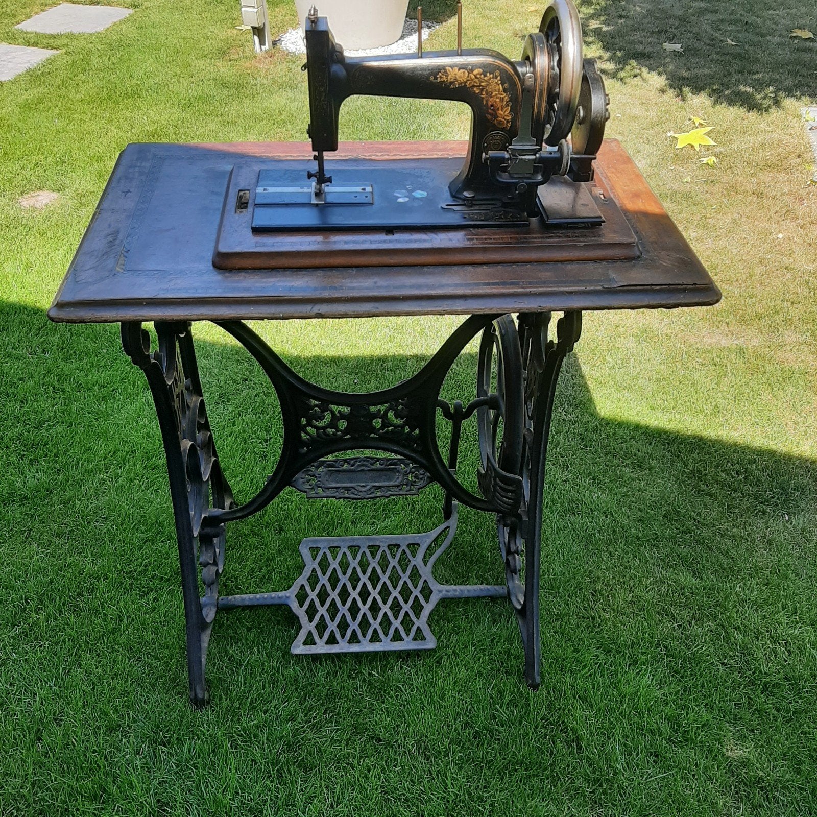 Naaimachine Singer + ijzeren onderstel, Ophalen