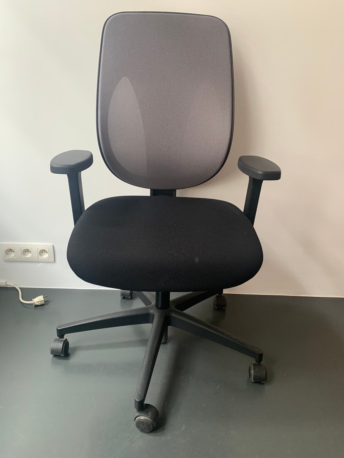 Chaise de bureau sur roulettes - GIROFLEX, Maison & Meubles, Enlèvement, Comme neuf, Gris, Chaise de bureau