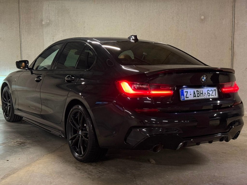 BMW 330 e | M-PACK | SCHUIFDAK | BRUIN LEDER | CAM |CARPLY !, Auto's, BMW, Automaat, Achterwielaandrijving, Euro 6, Zwart