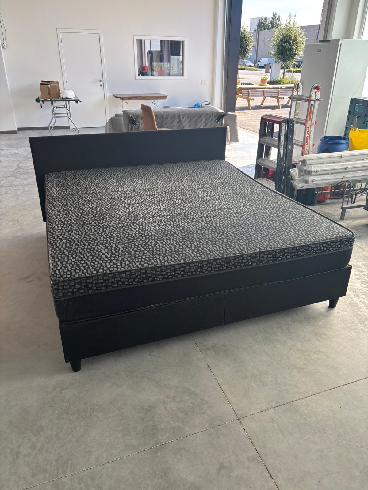 Boxspring 1m80 x 2m00, Enlèvement, Utilisé, 180 cm, 200 cm