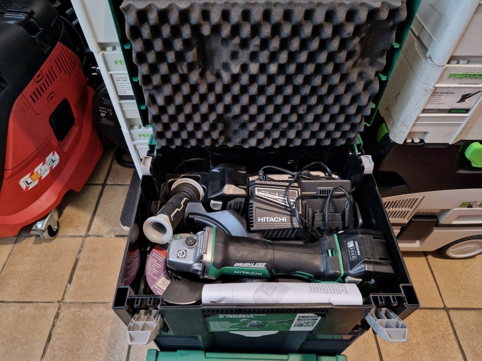 disqueuse Hitachi + 2x batterie +chargeur + coffre, Bricolage & Construction, Outillage | Foreuses, Enlèvement