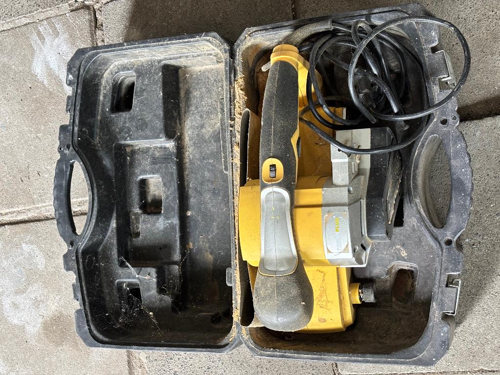 Powerplus elektrische bandenschuurmachine, Bricolage & Construction, Outillage | Ponceuses, Enlèvement, Comme neuf, 600 à 1200 watts