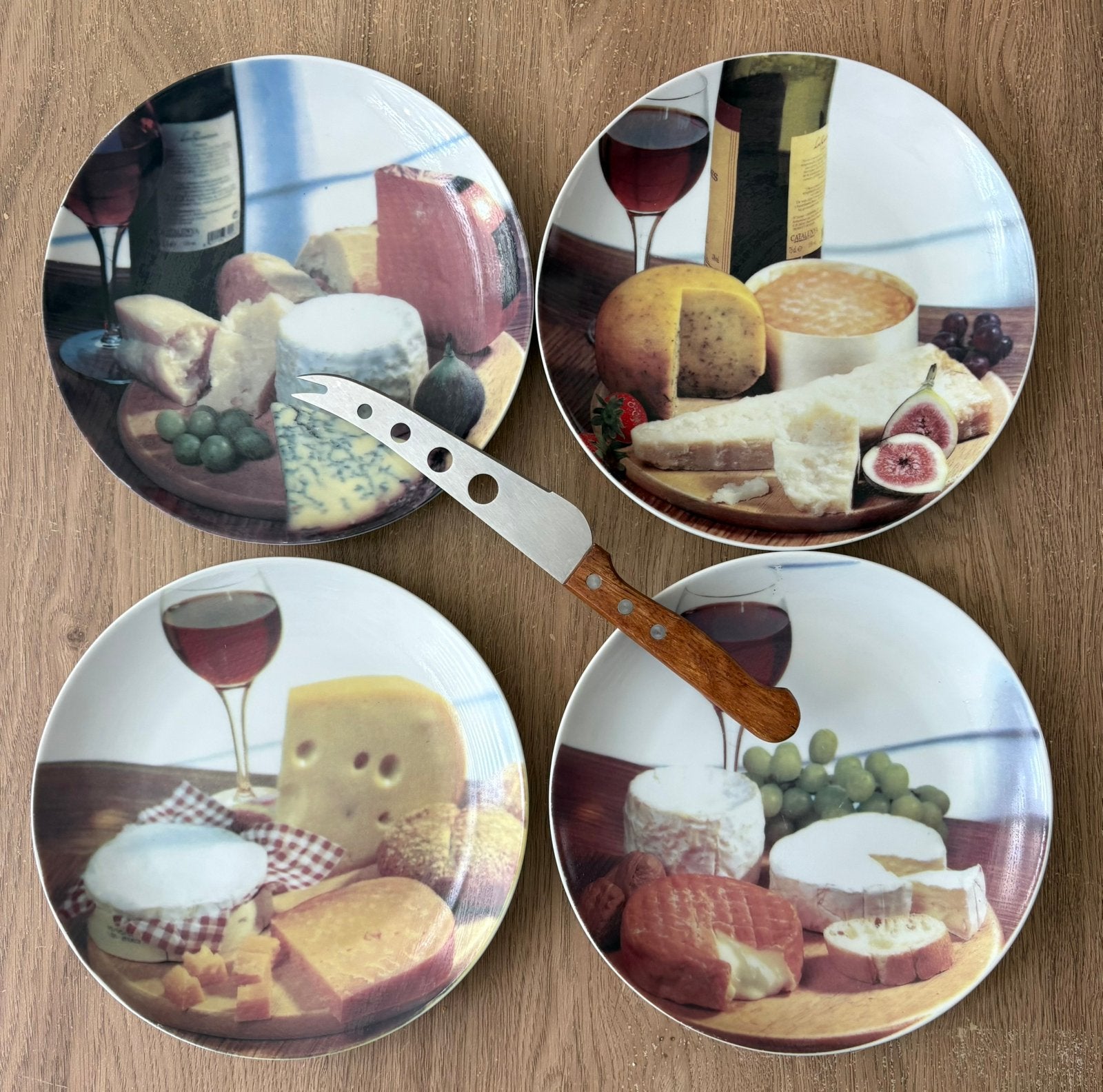 Lot de 4 assiettes à fromage + couteau à fromage, Maison & Meubles, Enlèvement, Comme neuf