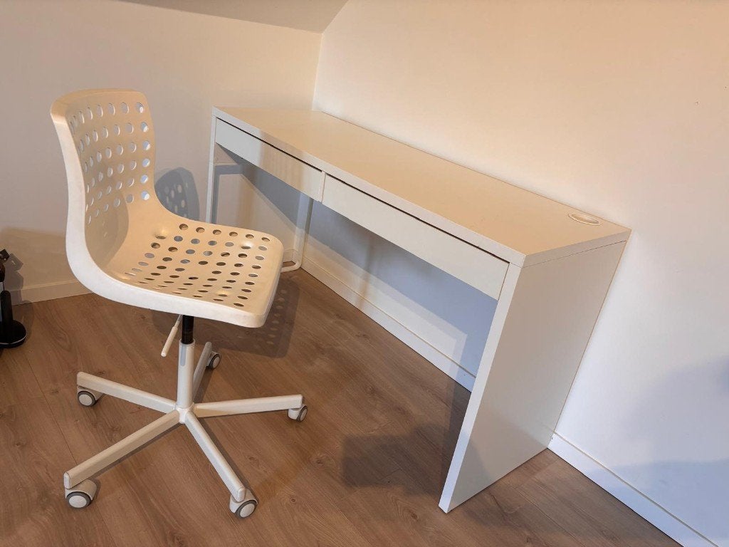 bureau met 2 lades + stoel, Ophalen, Gebruikt, Kinderbureau, Kabelgoot