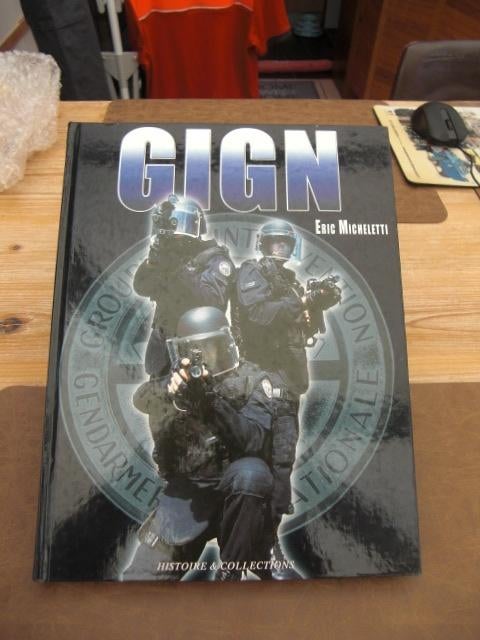 livre GIGN groupe d'intervention swat diane ESI SIE, Collections, Objets militaires | Général, Gendarmerie, Enlèvement ou Envoi