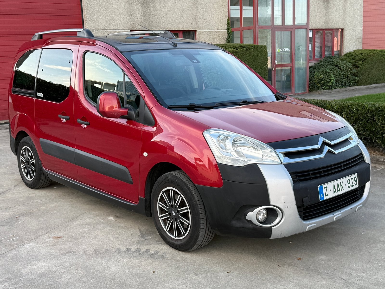 Citroën Berlingo XTR Panorama 1.6hdi, Auto's, Dealer onderhouden, Zwart, 4 cilinders, 5 deurs