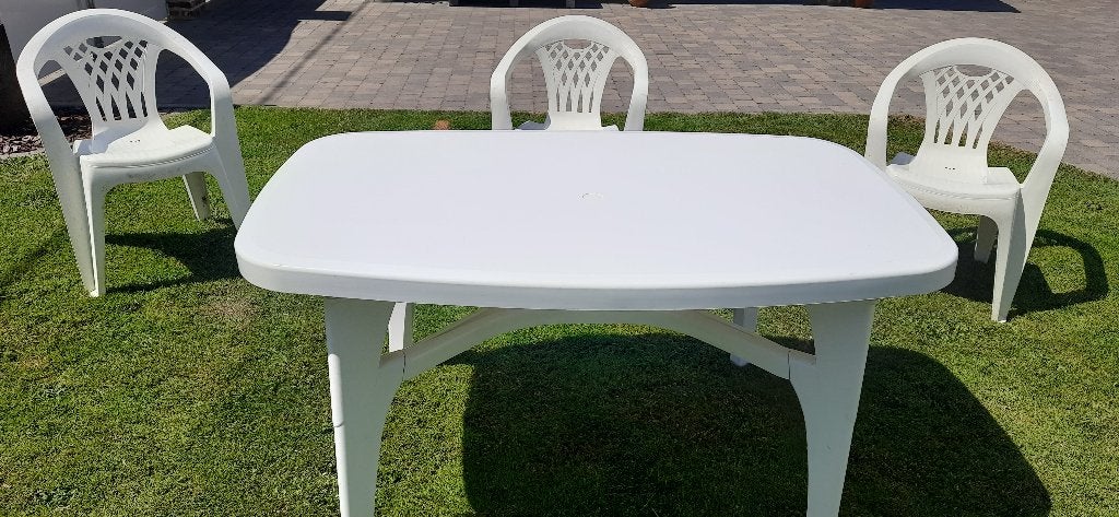 tuintafel + gratis stoelen, Tuin en Terras, Tuintafels, Ophalen, Gebruikt, Kunststof