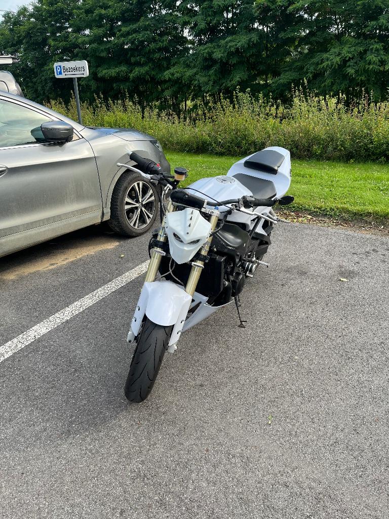 Yamaha R1 streetfighter, Motoren, Motoren | Yamaha, Sportuitlaat, Occasion, 4 cilinders, Motorrijbewijs A