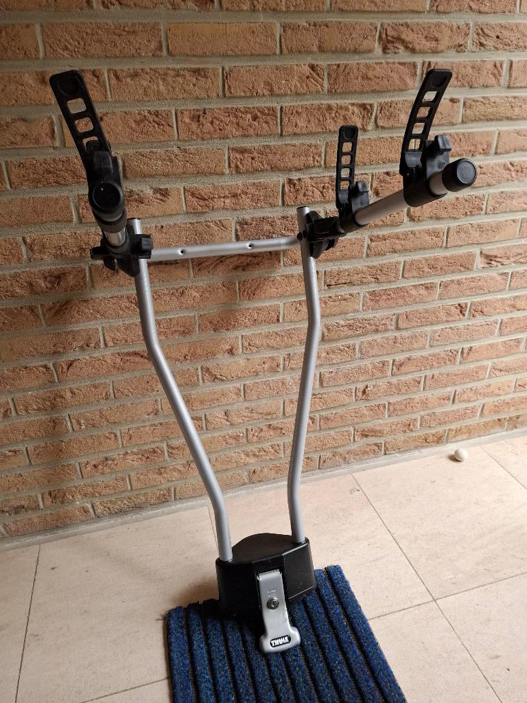 Porte-vélos Thule, Autos : Divers, Porte-vélos, Comme neuf, Support d'attelage, 2 vélos, Pneus larges, Enlèvement