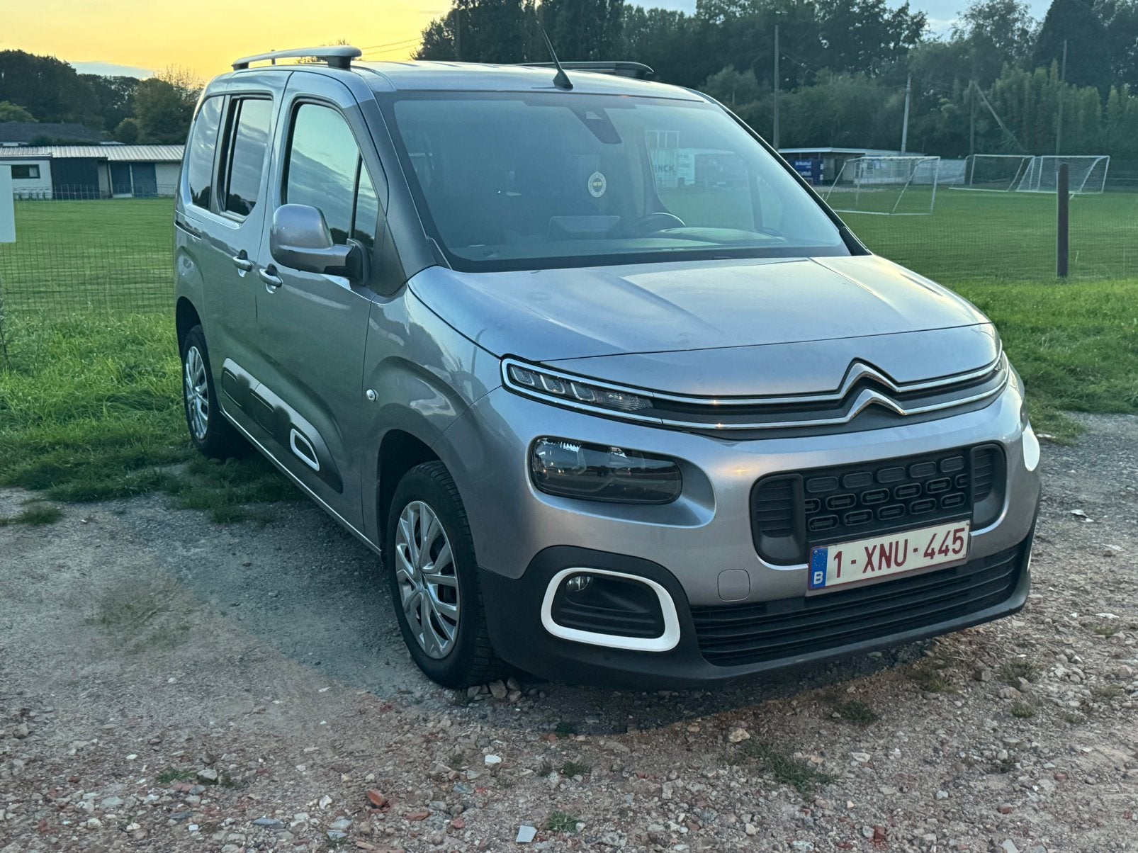 Citroen Berlingo 1.5 hdi/130pk/automatische/motorprobleem, Dealer onderhouden, Elektrische ramen, 3 cilinders, Zilver of Grijs
