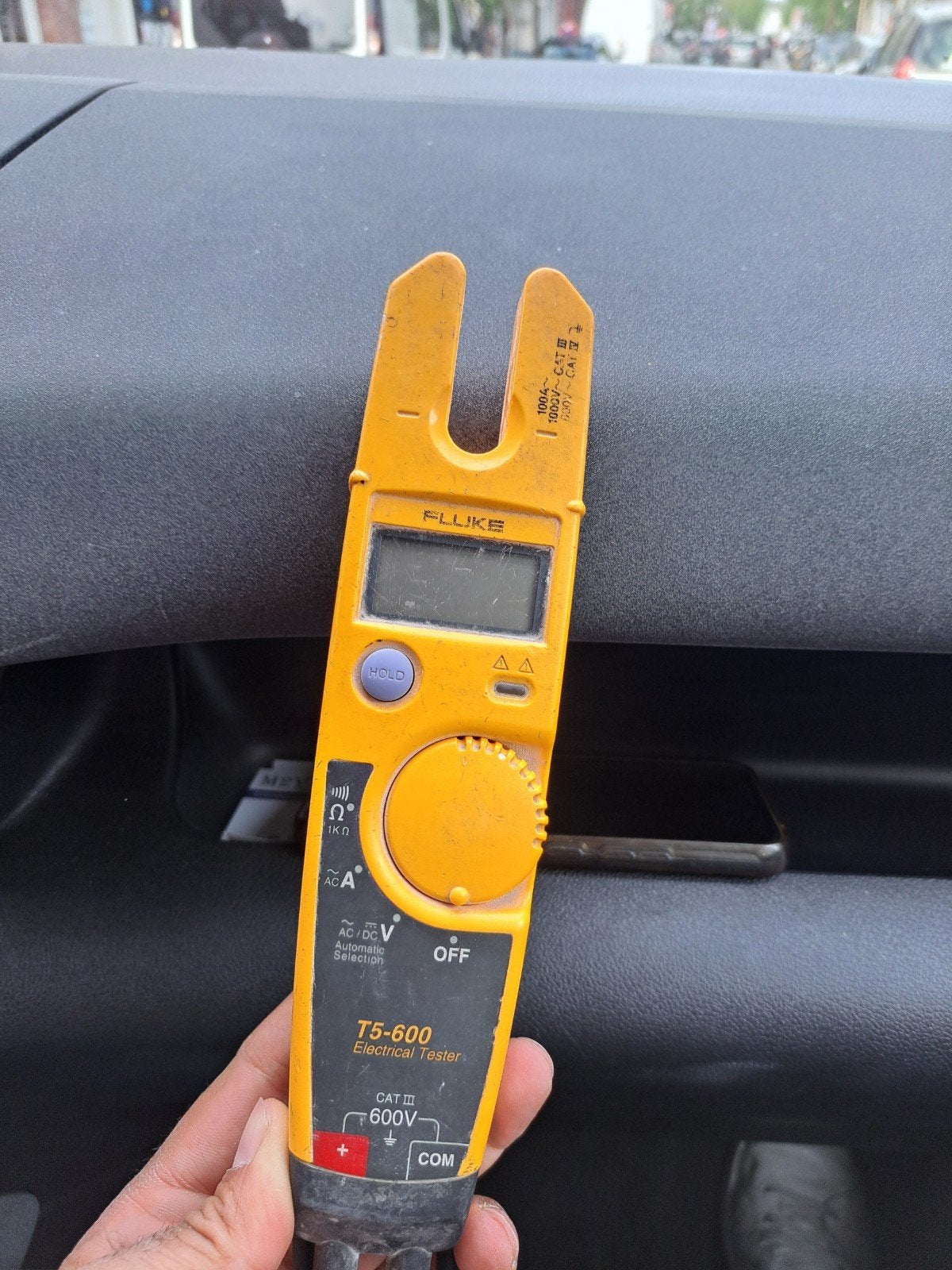 Fluke 115€, Ophalen