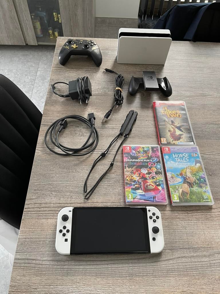 Nintendo switch oled wit, Games en Spelcomputers, Ophalen, Zo goed als nieuw, Switch OLED