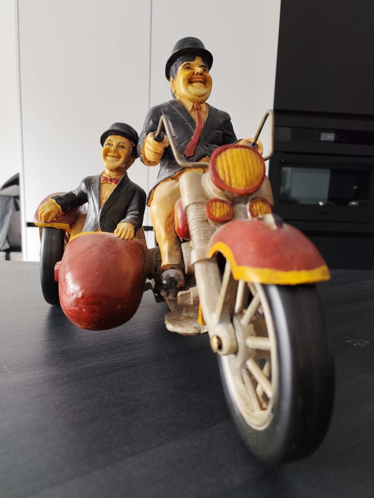 Laurel en Hardy op zijspan, Ophalen