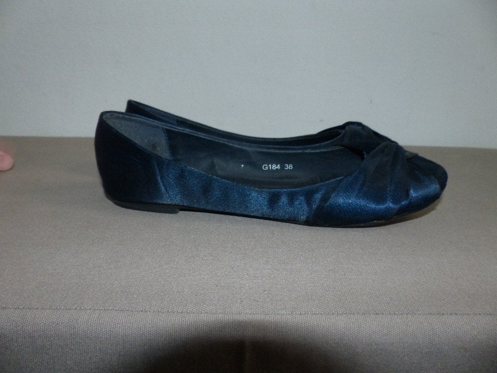 Ballerines bleues en satin - taille 38, Vêtements | Femmes, Enlèvement ou Envoi, Comme neuf, Bleu, Ballerines