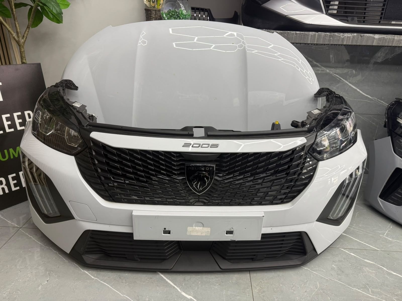 Voorkop Peugeot 2008 2024-2026 Motorkap Voorbumper Koplamp, Taurusavenue 1
2132 LS  Hoofddorp, NL, Gebruikt, Contact.group@renault.com