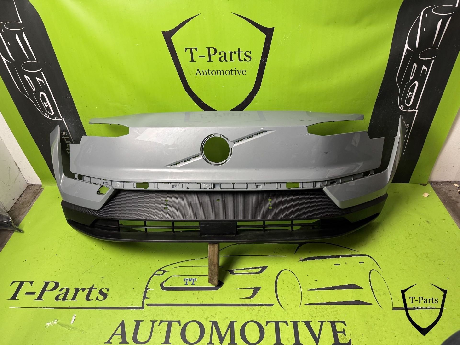 volvo EX30 EX 30 voorbumper bumper grille rooster gril, Auto-onderdelen, Gebruikt, Gunnar Engellaus vag 8
405 31  Gothenburg, SE