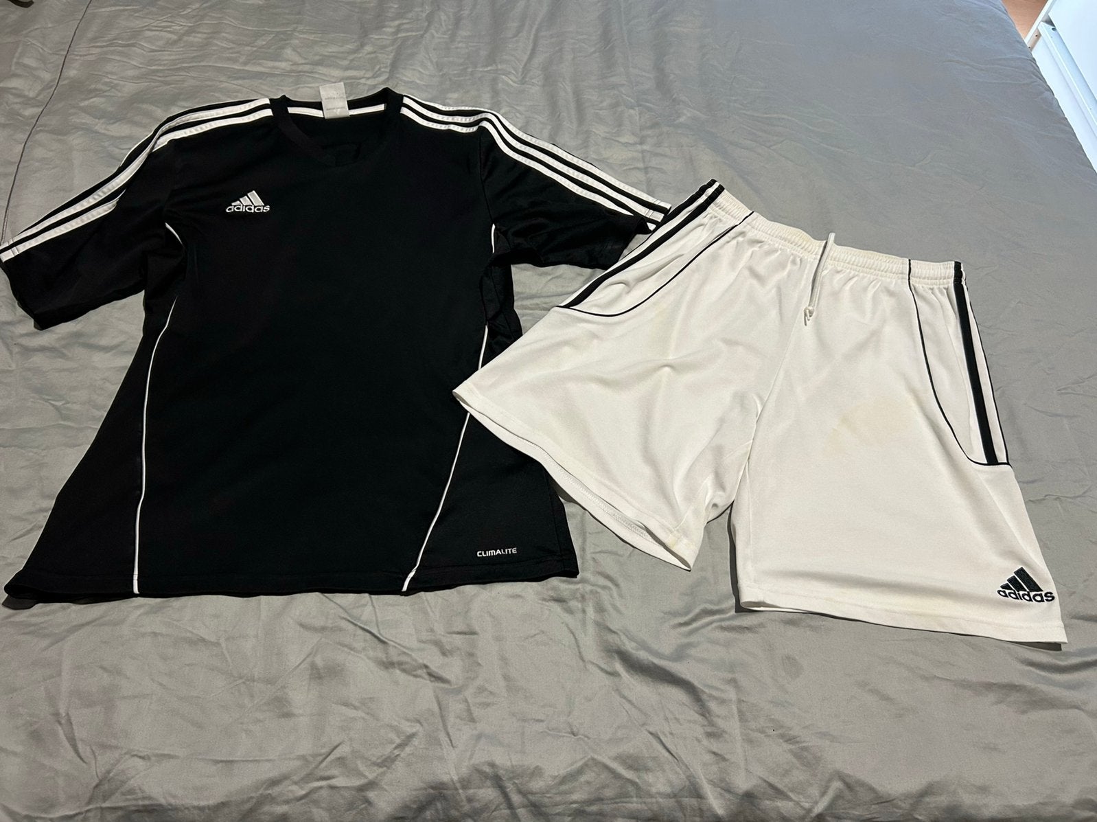 Setje T shirt-Short Adidas.M, Ophalen of Verzenden, Zo goed als nieuw, Maat 48/50 (M), Wit