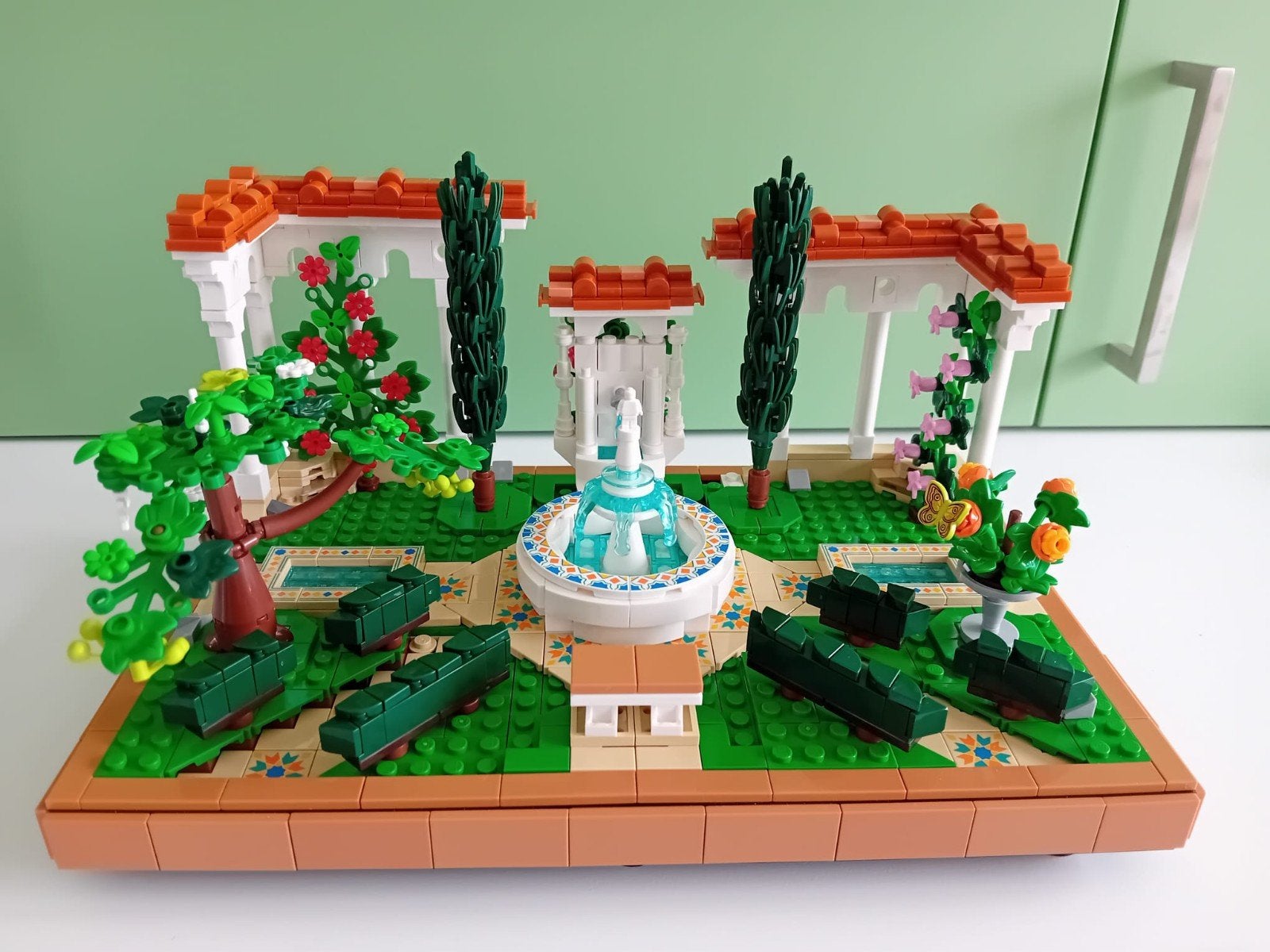 icons tuin met fontein (10359), Ophalen, Lego, Zo goed als nieuw, Inclusief extra onderdelen