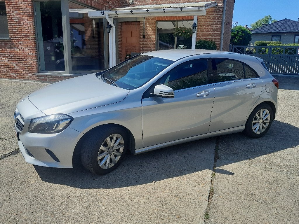 TOP mercedes a180, Autos, Euro 6, Système audio, Boîte manuelle, Noir