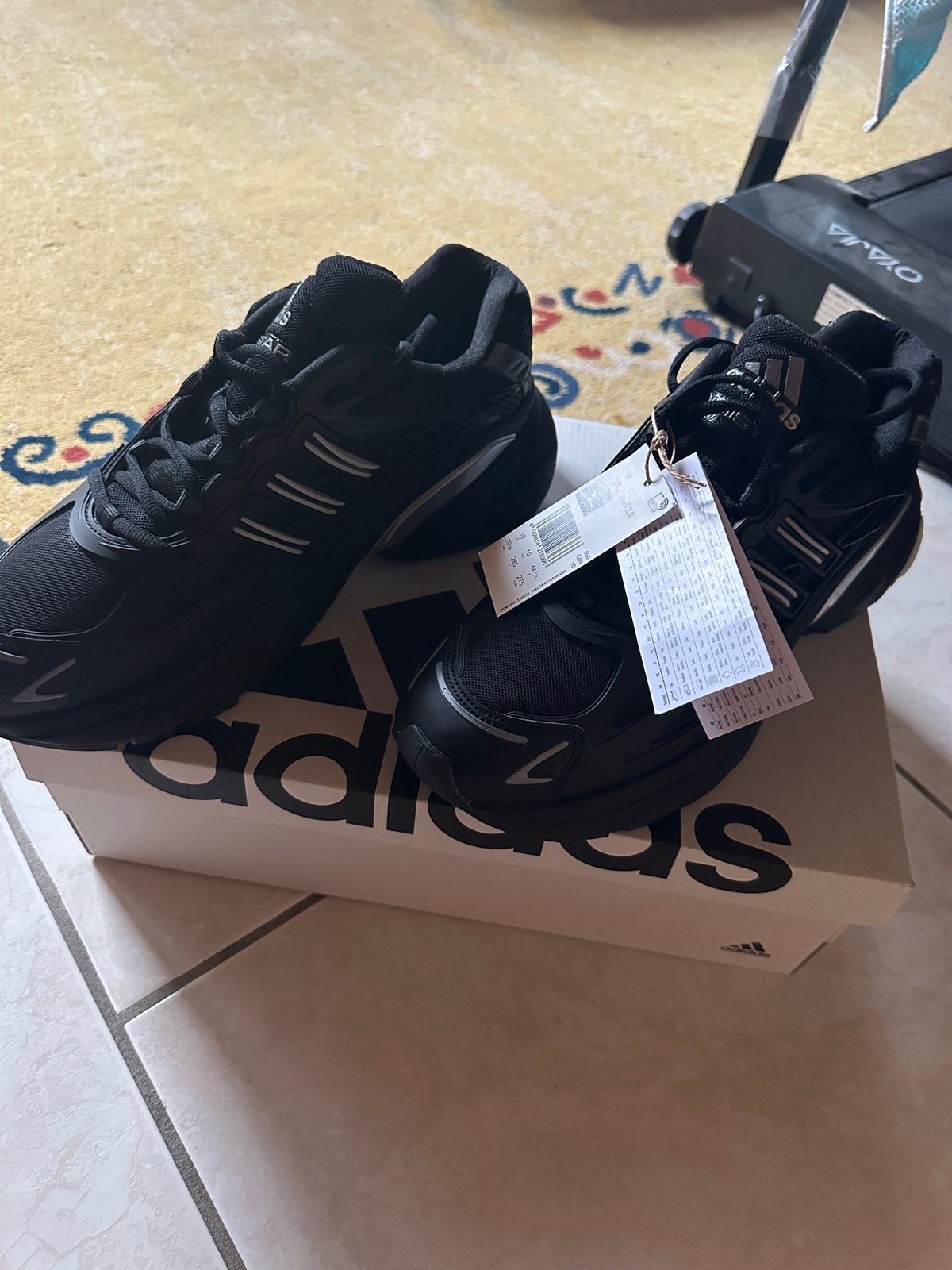 Adidas Adistar XLG 2.0 Zwart Maat 44 (US 10.5 UK 10) Nieuw, Enlèvement ou Envoi, Neuf, Noir