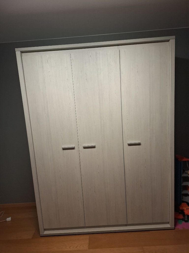 Ruime kleerkast – veel opbergruimte - als nieuw, Ophalen, Met deur(en), 200 cm of meer, 150 tot 200 cm
