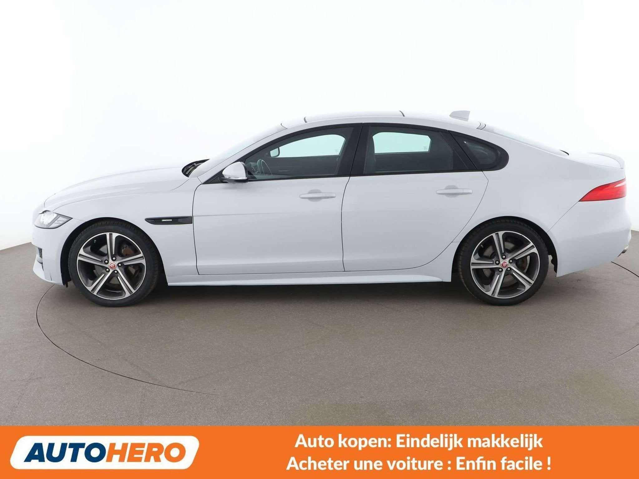 Jaguar XF 20d R-Sport (année de construction 2015), Cuir, Achat, 4 portes, Noir