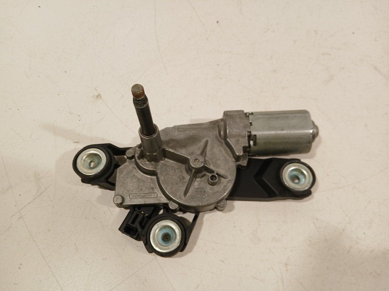Ruitenwissermotor achter Volvo V40, Onderdelen@venauto.nl, Van der Ven Autorecycling B.V., Ettenseweg 76, 4706 PB Roosendaal, The Netherlands