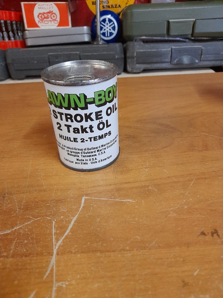 ancien bidon huile plein lawn boy 2 temps moto 2t, Enlèvement ou Envoi, Utilisé, Autre, Autres marques