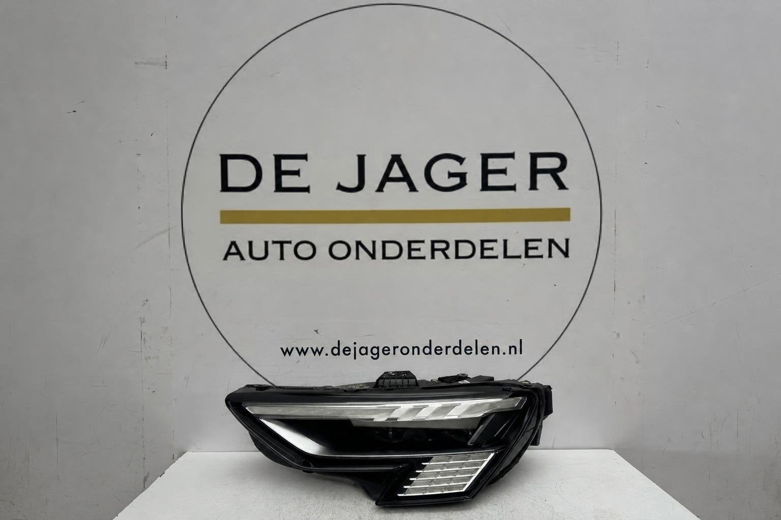 Audi A3 8Y FL Full LED Matrix koplamp links 8Y0941035, AUDI AG, Auto-Union-Strasse 1
85045  Ingolstadt, DE, Audi, Utilisé