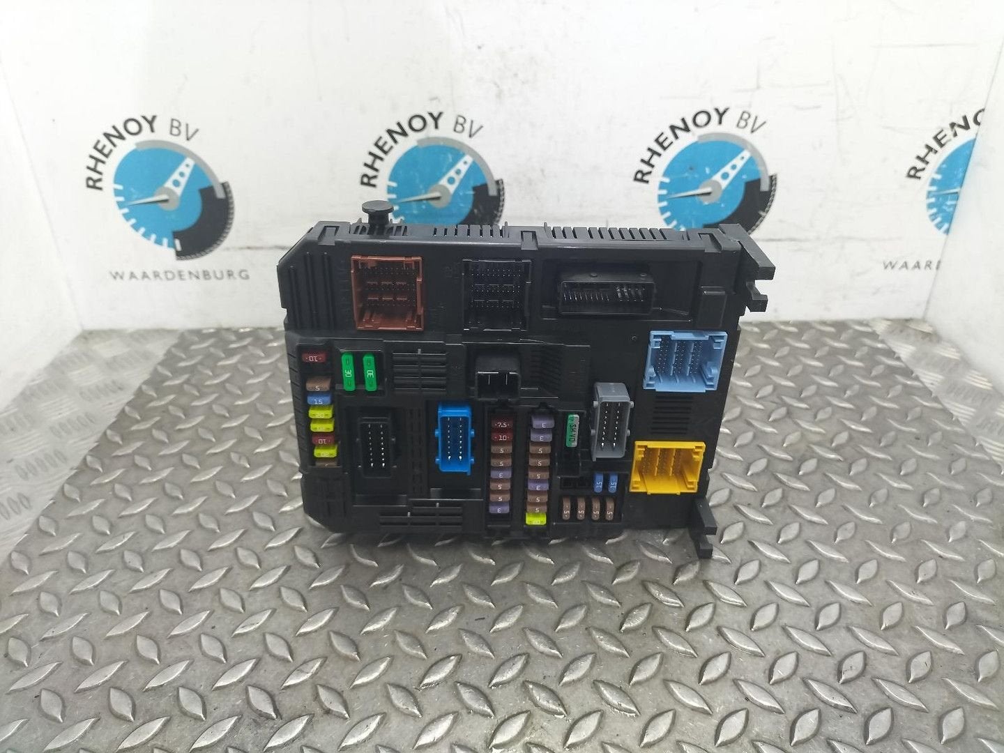 JEEP AVENGER J2 ZEKERINGKAST 9832881080 2024, Ophalen of Verzenden, Gebruikt, ARN erkend