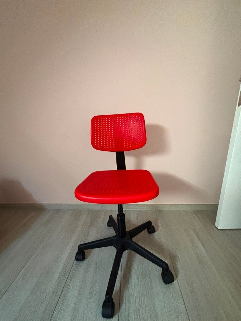 Rode bureaustoel IKEA, Huis en Inrichting, Ophalen, Zo goed als nieuw, Rood, Bureaustoel