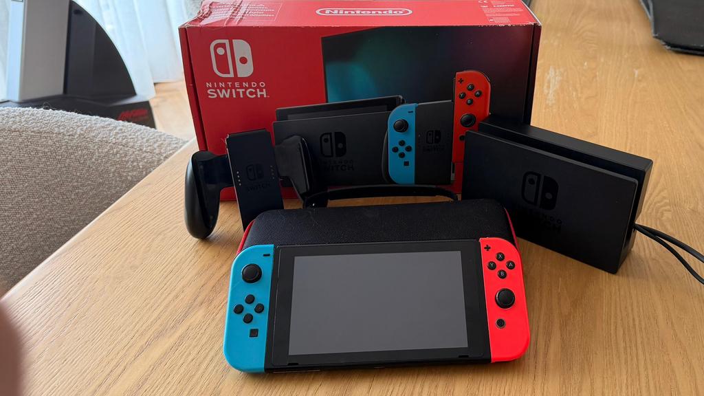 Nintendo Switch te koop , Compleet met draagtas / opbergtas, Ophalen, Zo goed als nieuw