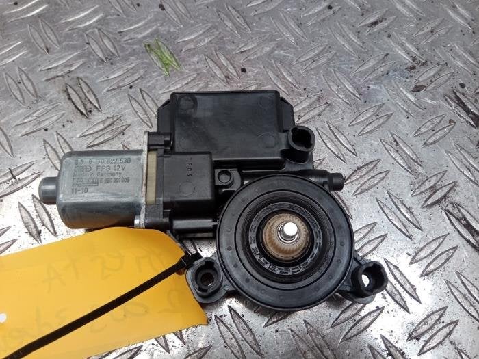 Moteur de vitre portière d'un Volkswagen Polo, Autos : Pièces & Accessoires, -, Volkswagen, -, 3 mois de garantie