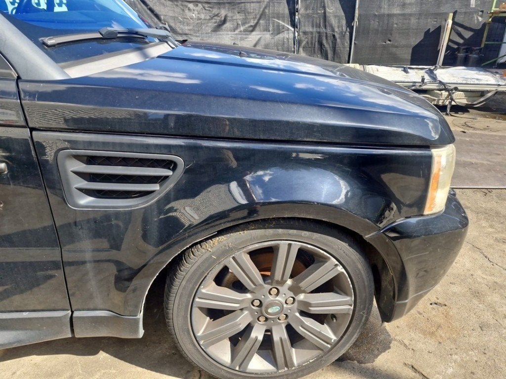 SPATBORD RECHTS VOOR Range Rover Sport (LS), Campus Kronberg 7
61476  Kronberg im Taunus, DE, Spatbord, Jaguar Land Rover Deutschland GmbH