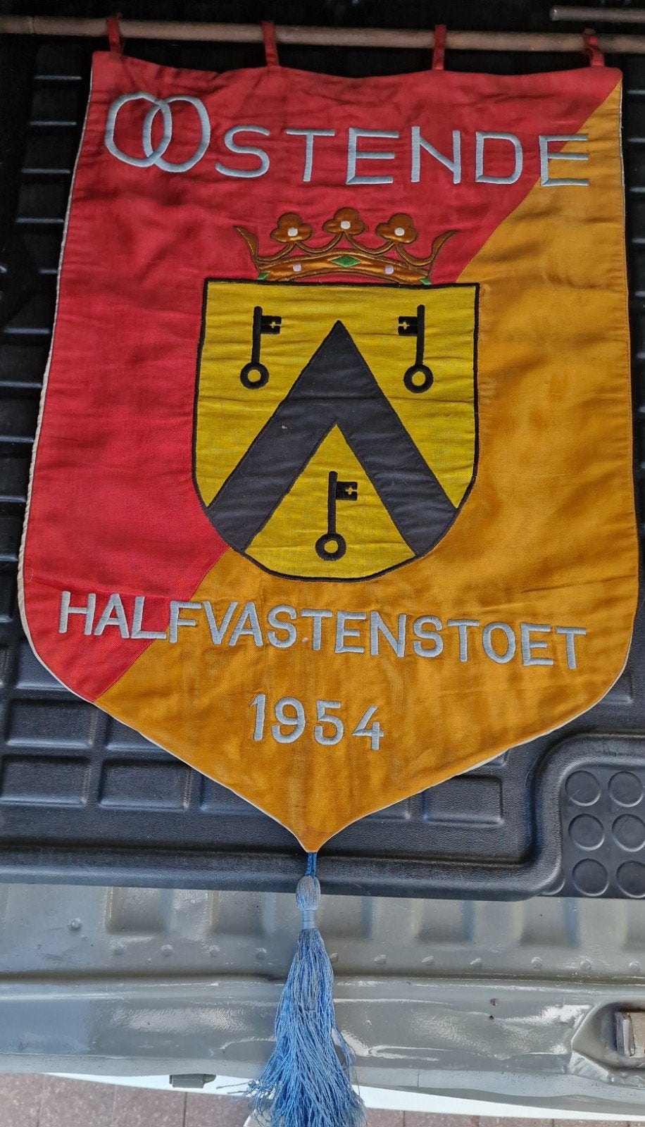 Vaandel Halfvastenstoet Oostende 1954 / 1956, Ophalen of Verzenden