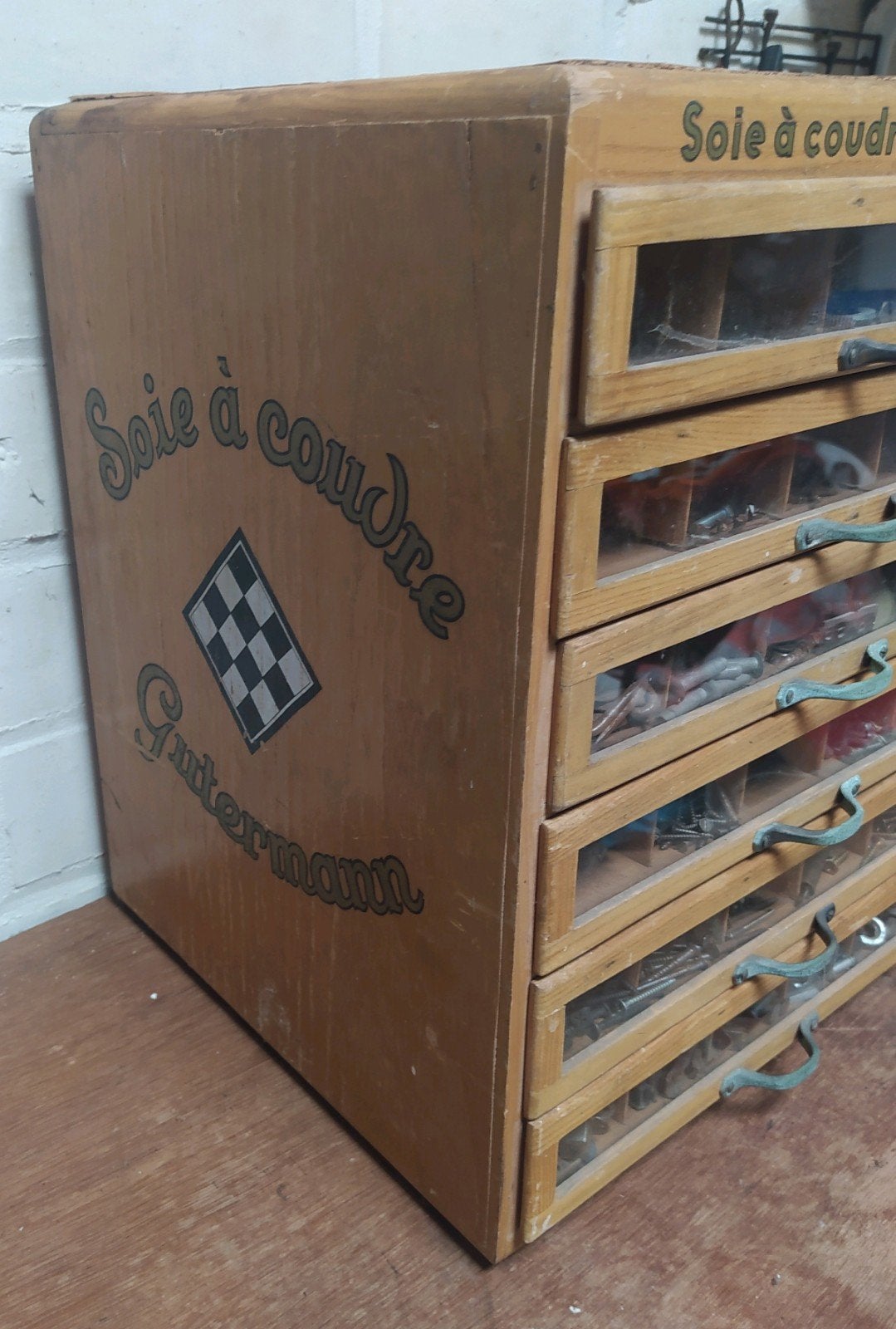 garenkast Gutermann met 144  bergvakjes, Ophalen