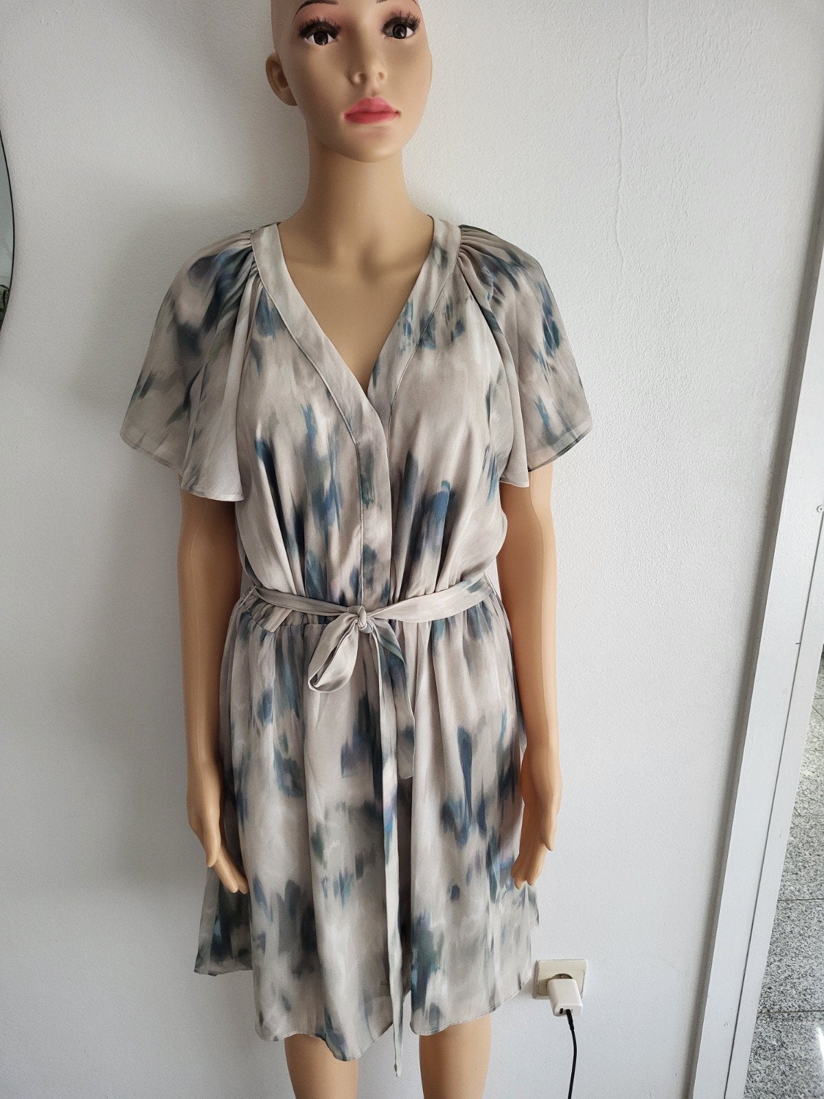 H&M jurk maat M – nette staat
Beschrijving:
Mooie H&M, Ophalen of Verzenden, Maat 38/40 (M), Blauw